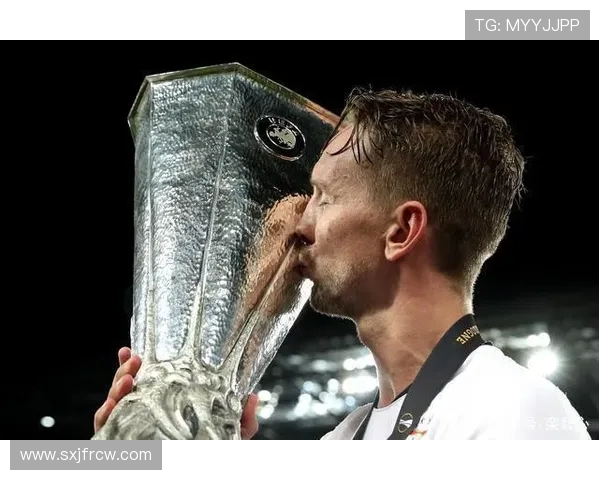 布鲁日 700 万欧签汉堡中场赖斯 荷甲劲旅补强核心(2)